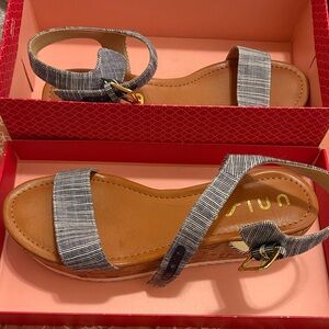 Unisa Black and Tan Sandals